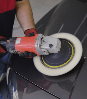 Maruti Suzuki technician performing periodic service and diagnostics in Amravati