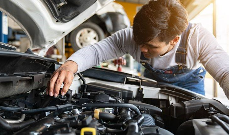 Professional mechanic inspecting a vehicle engine for urgent car repairing services in Amravati